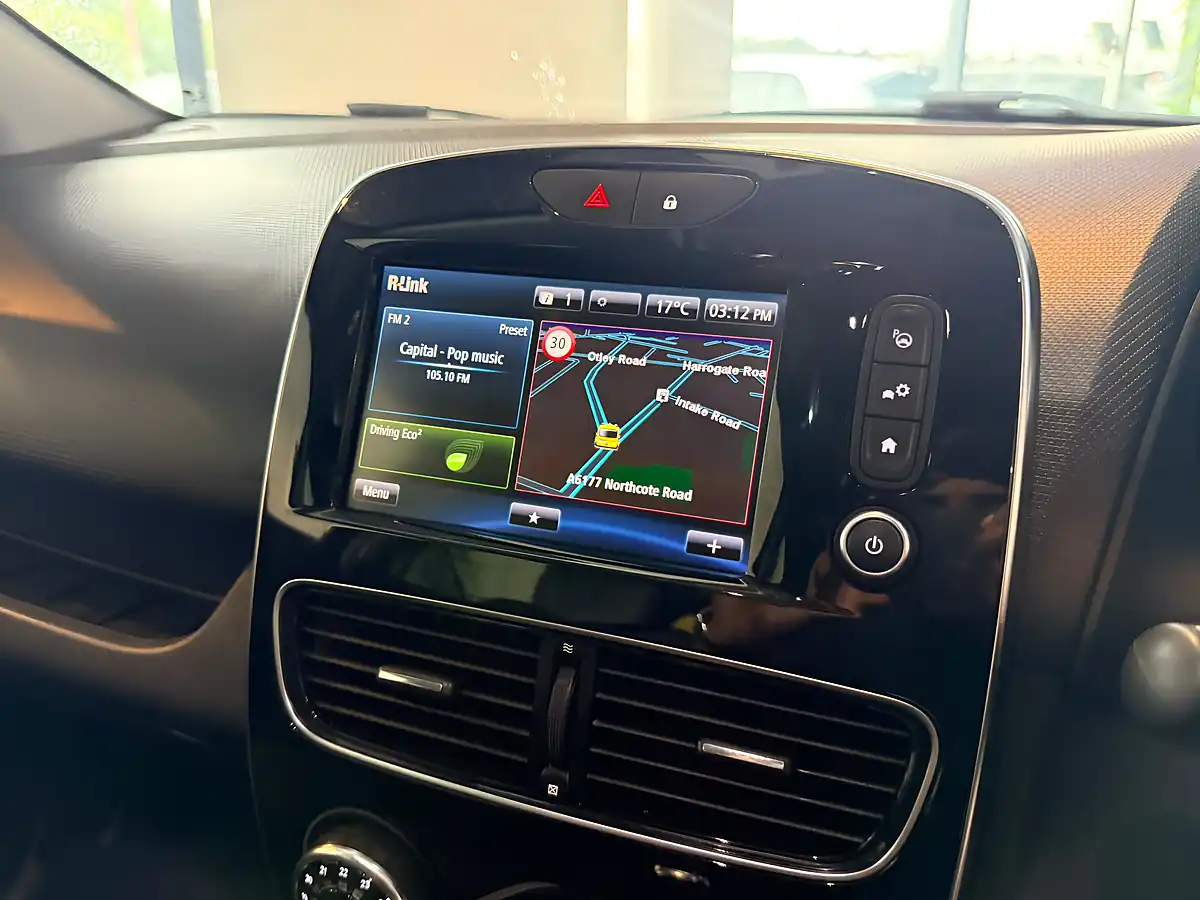 Used 2018 Renault Clio Signature Nav Black - Interior and Exterior details 16