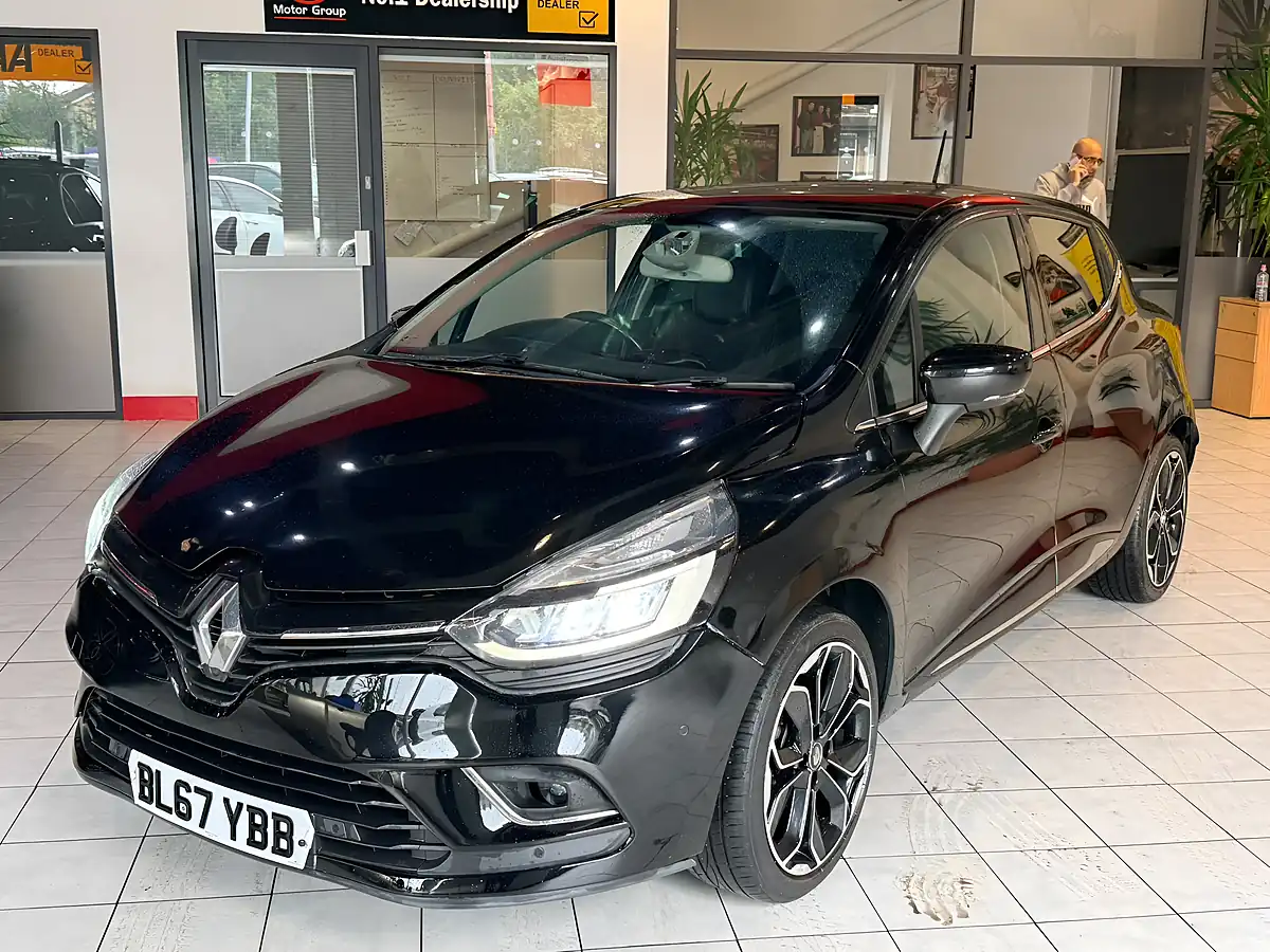 Used 2018 Renault Clio Signature Nav Black - Interior and Exterior details 5