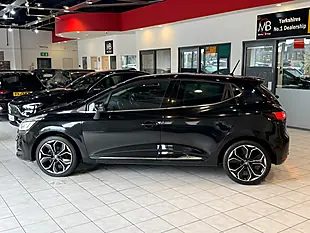 Used 2018 Renault Clio Signature Nav Black - Interior and Exterior details 6