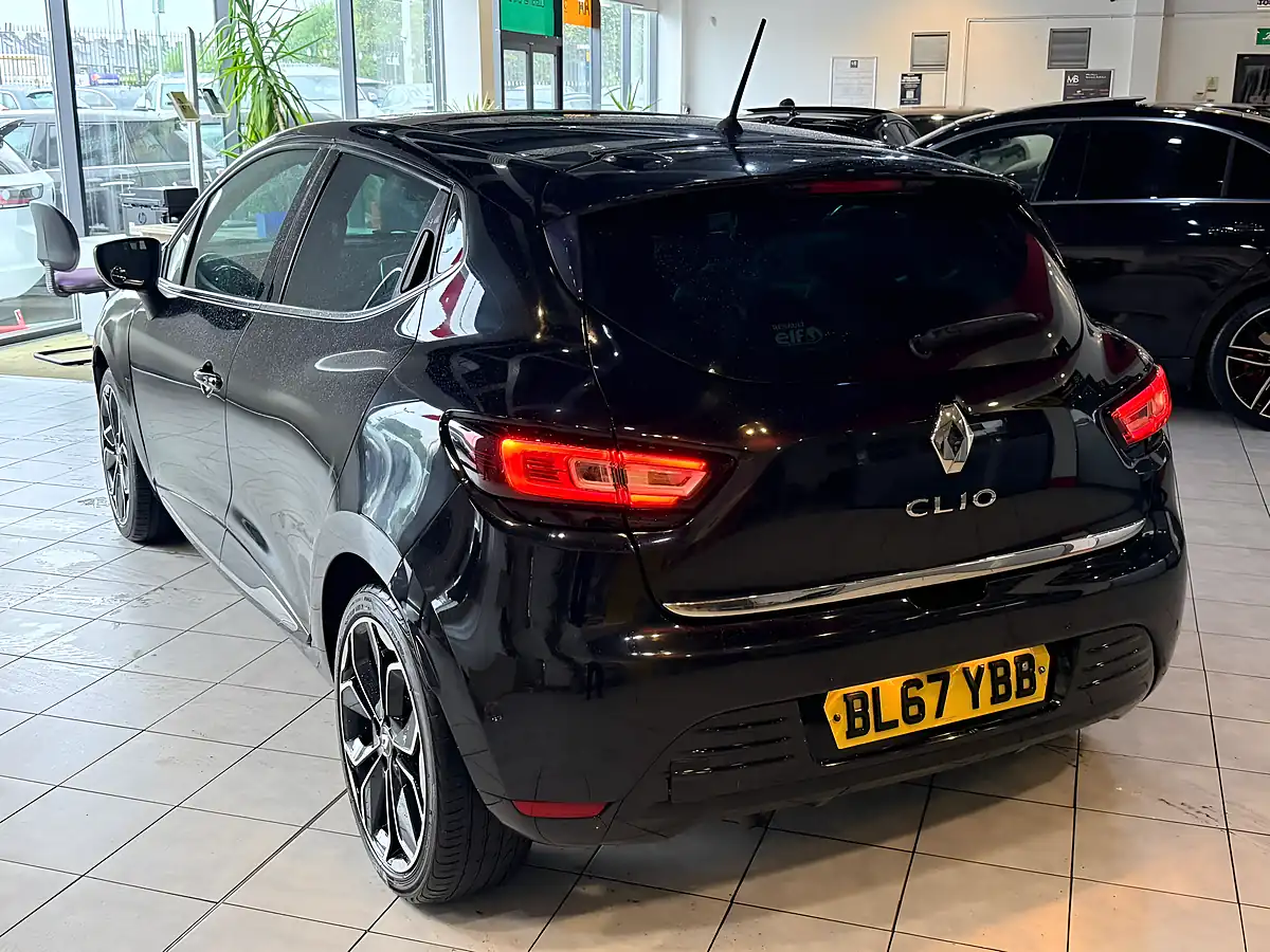 Used 2018 Renault Clio Signature Nav Black - Interior and Exterior details 7