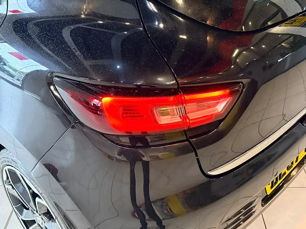 Used 2018 Renault Clio Signature Nav Black - Interior and Exterior details 8