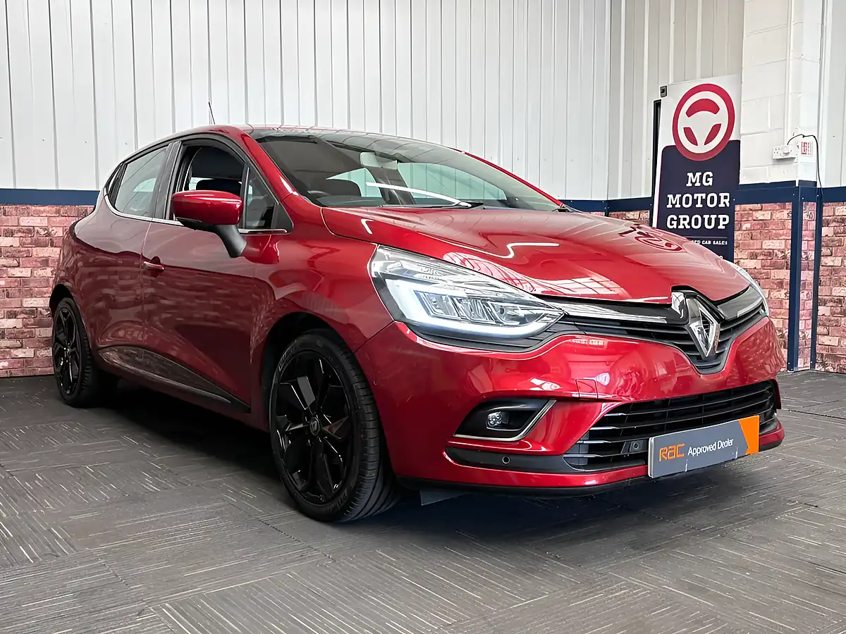 Used 2018 Renault Clio Signature Nav Mars Red - Interior and Exterior details 10