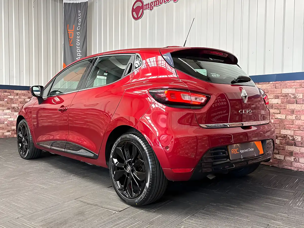 Used 2018 Renault Clio Signature Nav Mars Red - Interior and Exterior details 11