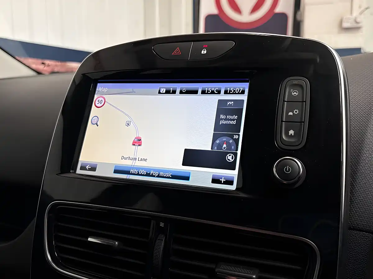 Used 2018 Renault Clio Signature Nav Mars Red - Interior and Exterior details 14