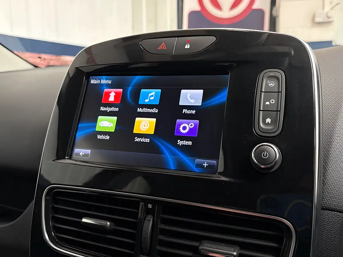 Used 2018 Renault Clio Signature Nav Mars Red - Interior and Exterior details 15