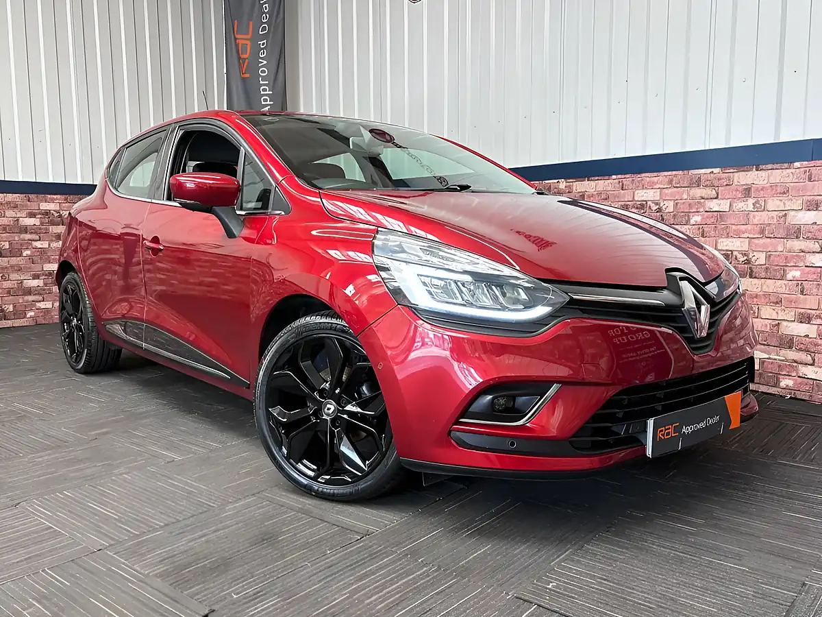Used 2018 Renault Clio Signature Nav Mars Red - Interior and Exterior details 4