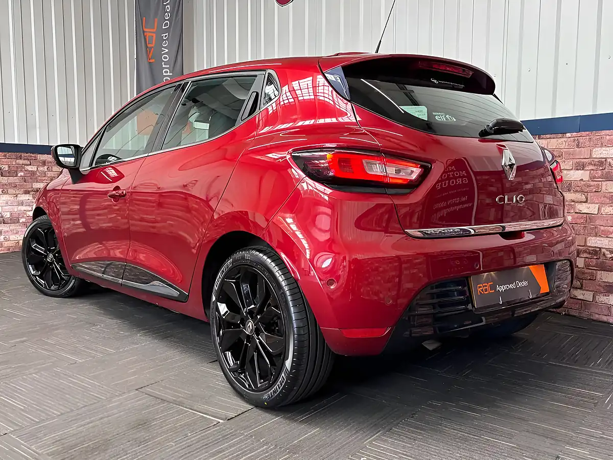 Used 2018 Renault Clio Signature Nav Mars Red - Interior and Exterior details 5