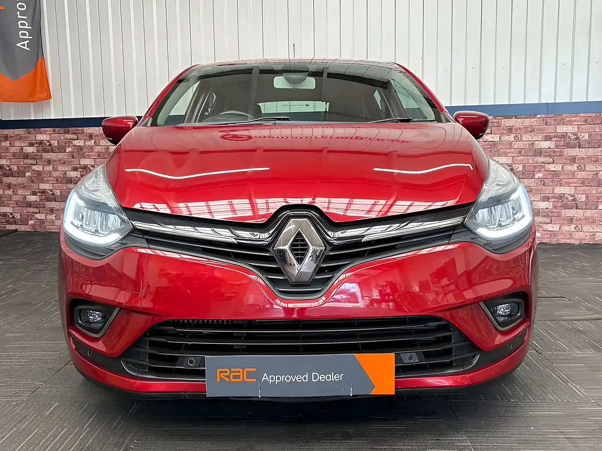 Used 2018 Renault Clio Signature Nav Mars Red - Interior and Exterior details 6