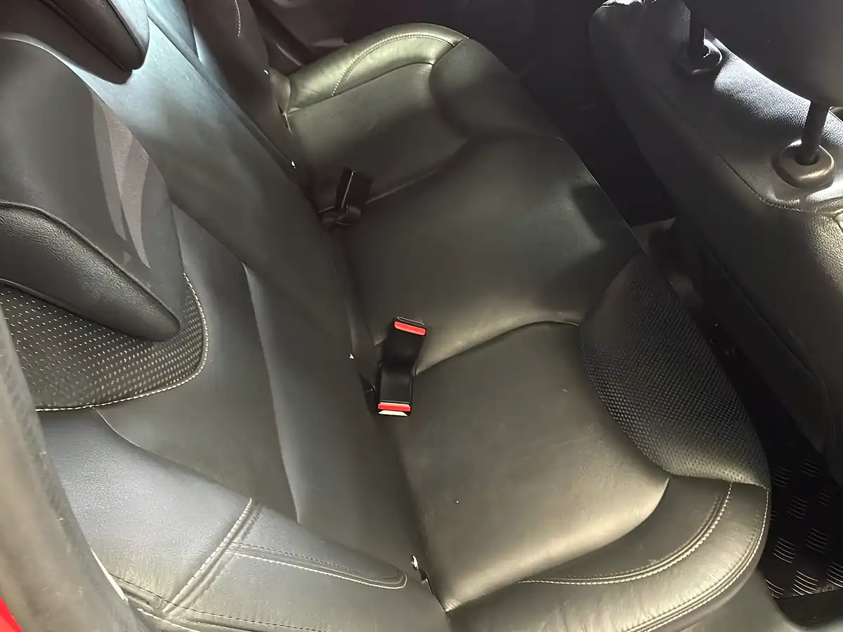 Used 2018 Renault Clio Signature Nav Red - Interior and Exterior details 10