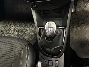 Used 2018 Renault Clio Signature Nav Red - Interior and Exterior details 13