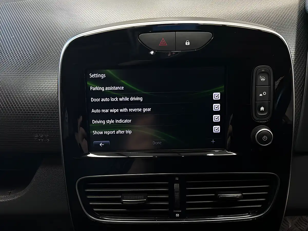 Used 2018 Renault Clio Signature Nav Red - Interior and Exterior details 15