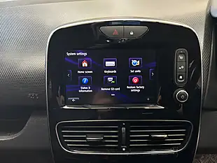 Used 2018 Renault Clio Signature Nav Red - Interior and Exterior details 16