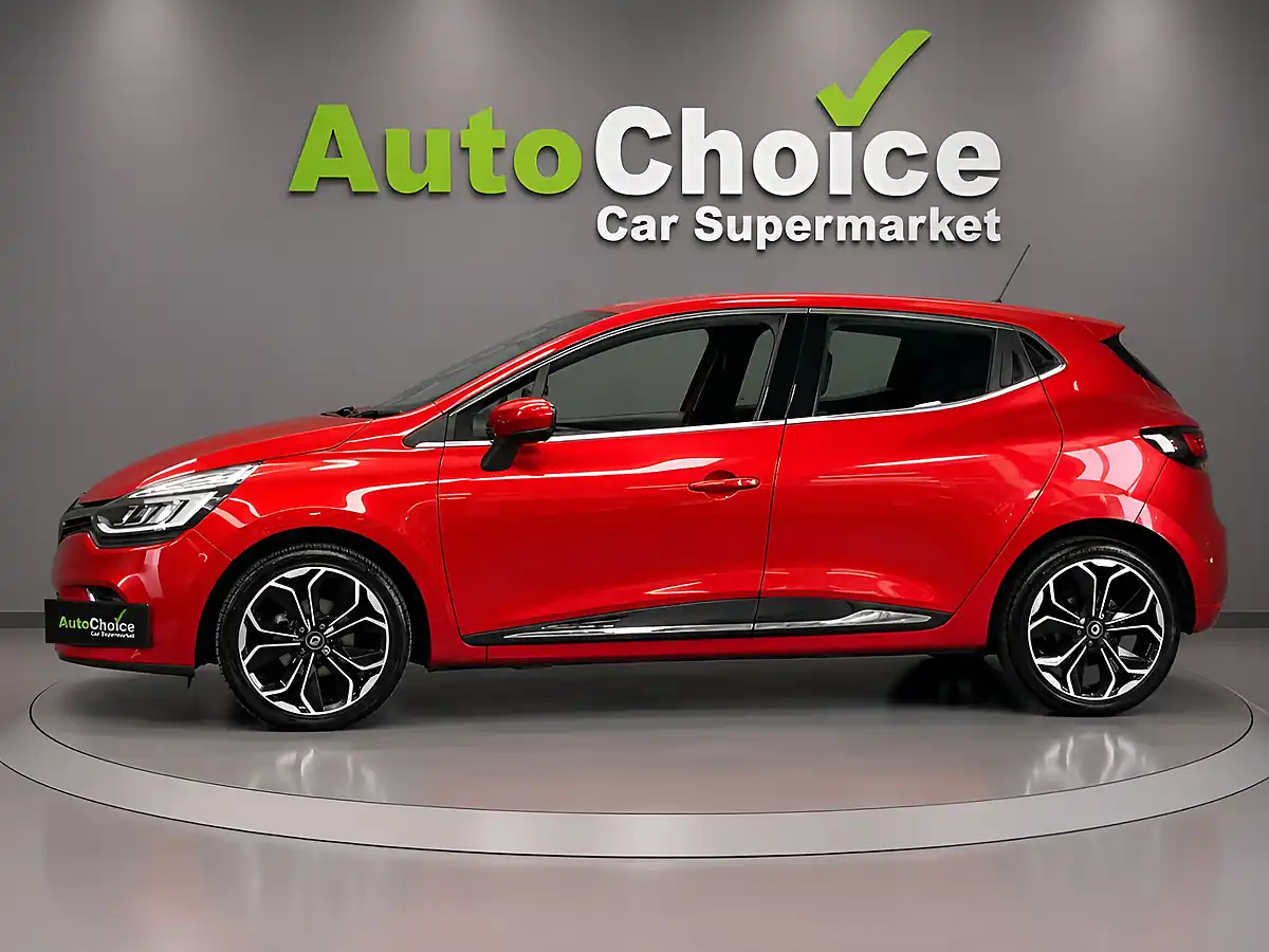 Used 2018 Renault Clio Signature Nav Red - Interior and Exterior details 4