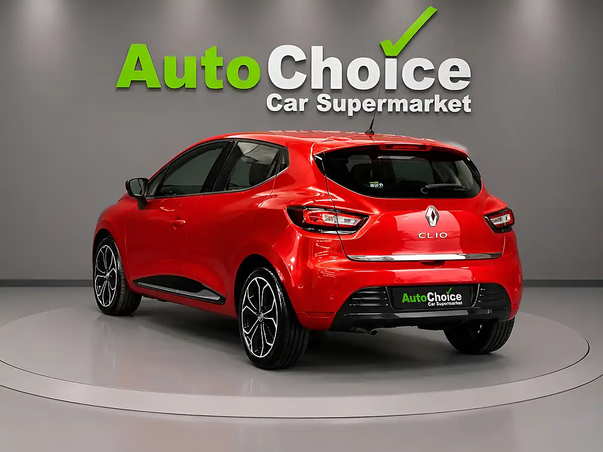 Used 2018 Renault Clio Signature Nav Red - Interior and Exterior details 5