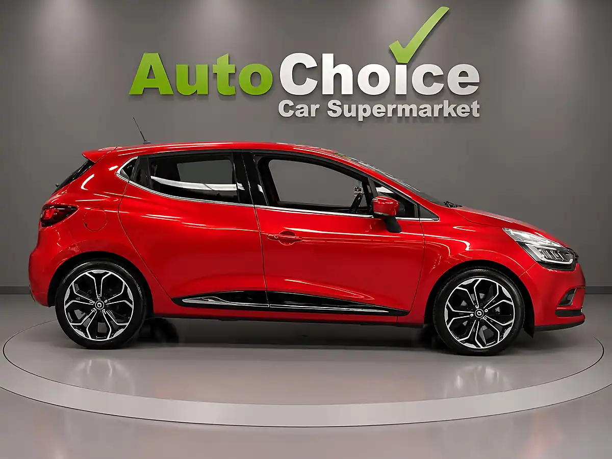Used 2018 Renault Clio Signature Nav Red - Interior and Exterior details 8