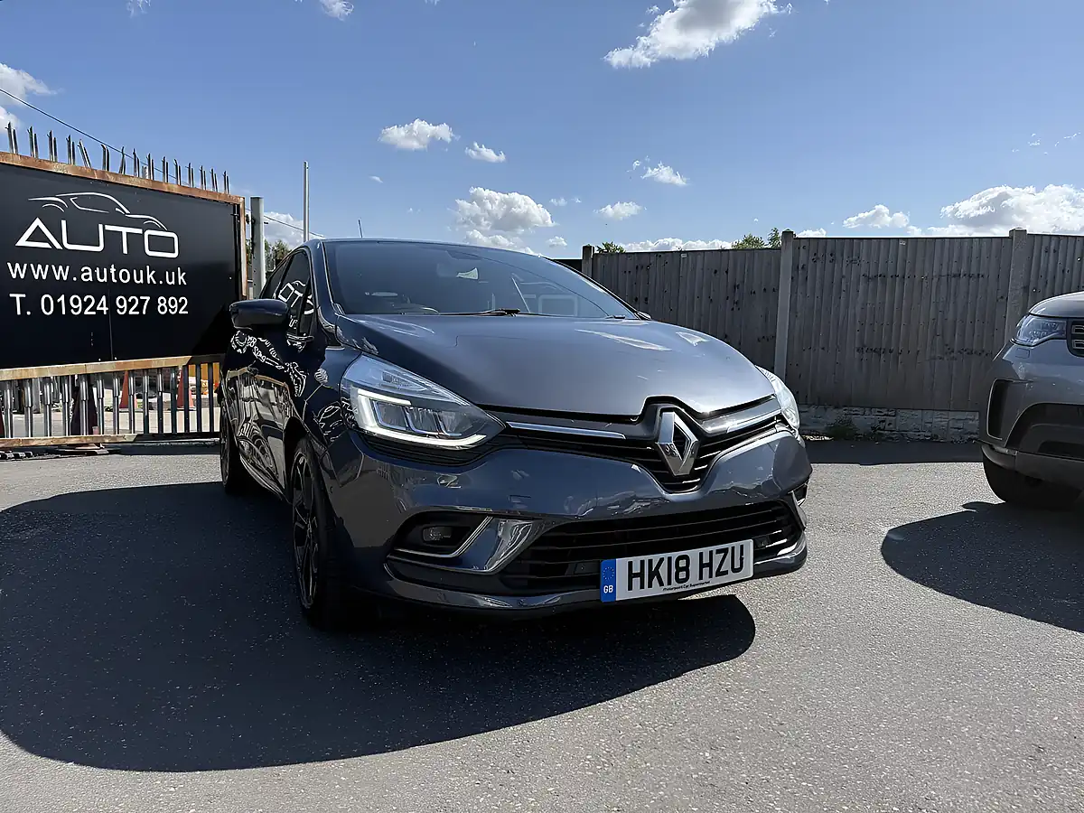 Used 2018 Renault Clio Signature Nav Titanium Grey - Front View