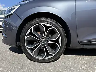 Used 2018 Renault Clio Signature Nav Titanium Grey - Interior and Exterior details 10