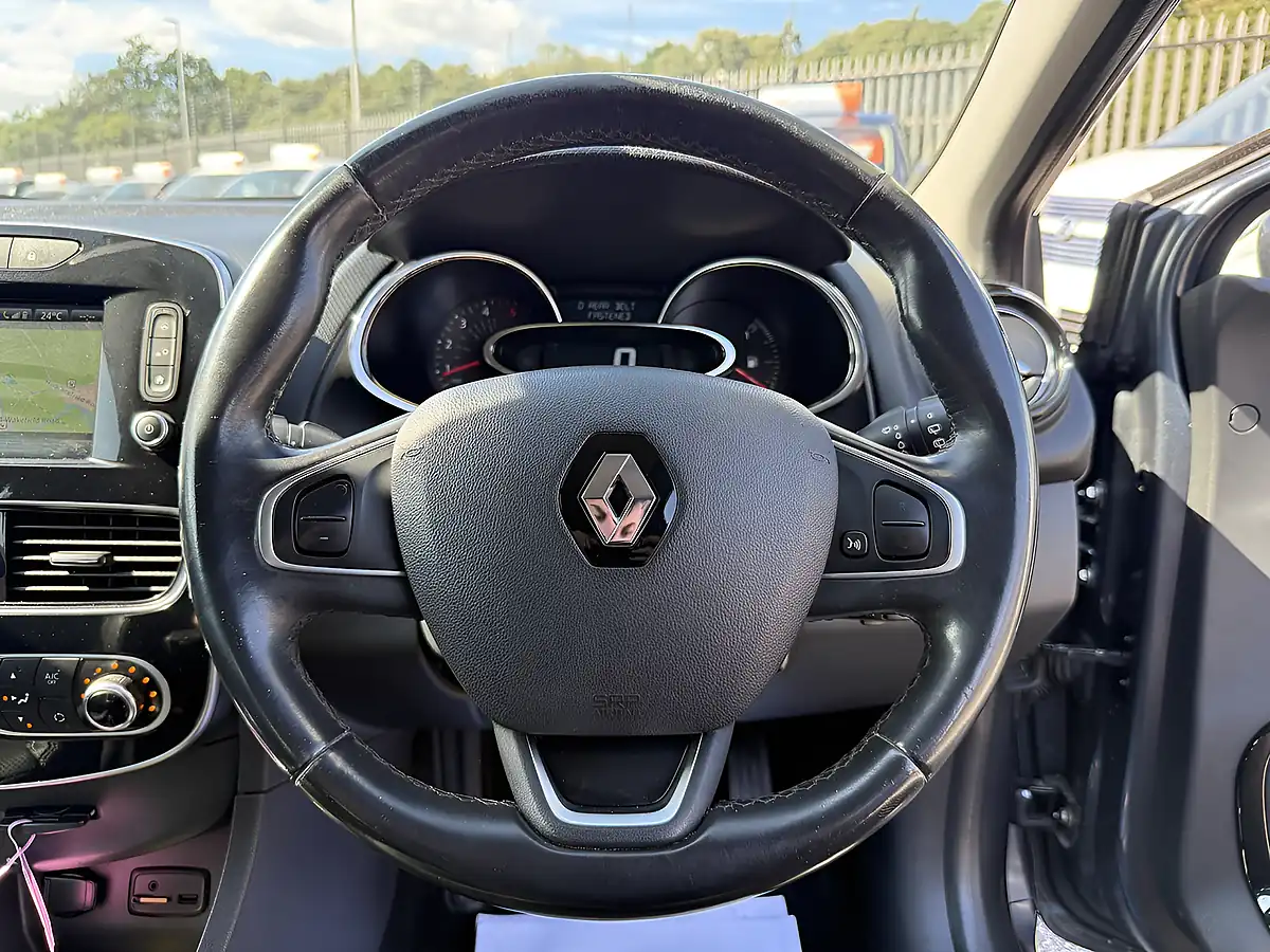 Used 2018 Renault Clio Signature Nav Titanium Grey - Interior and Exterior details 13