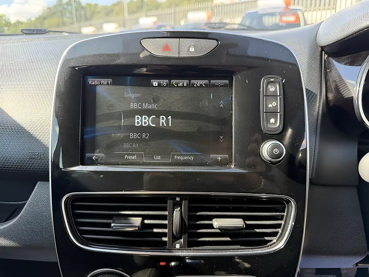 Used 2018 Renault Clio Signature Nav Titanium Grey - Interior and Exterior details 14
