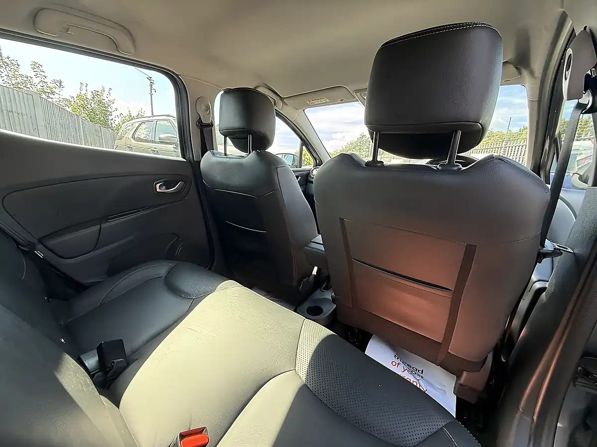 Used 2018 Renault Clio Signature Nav Titanium Grey - Interior and Exterior details 16