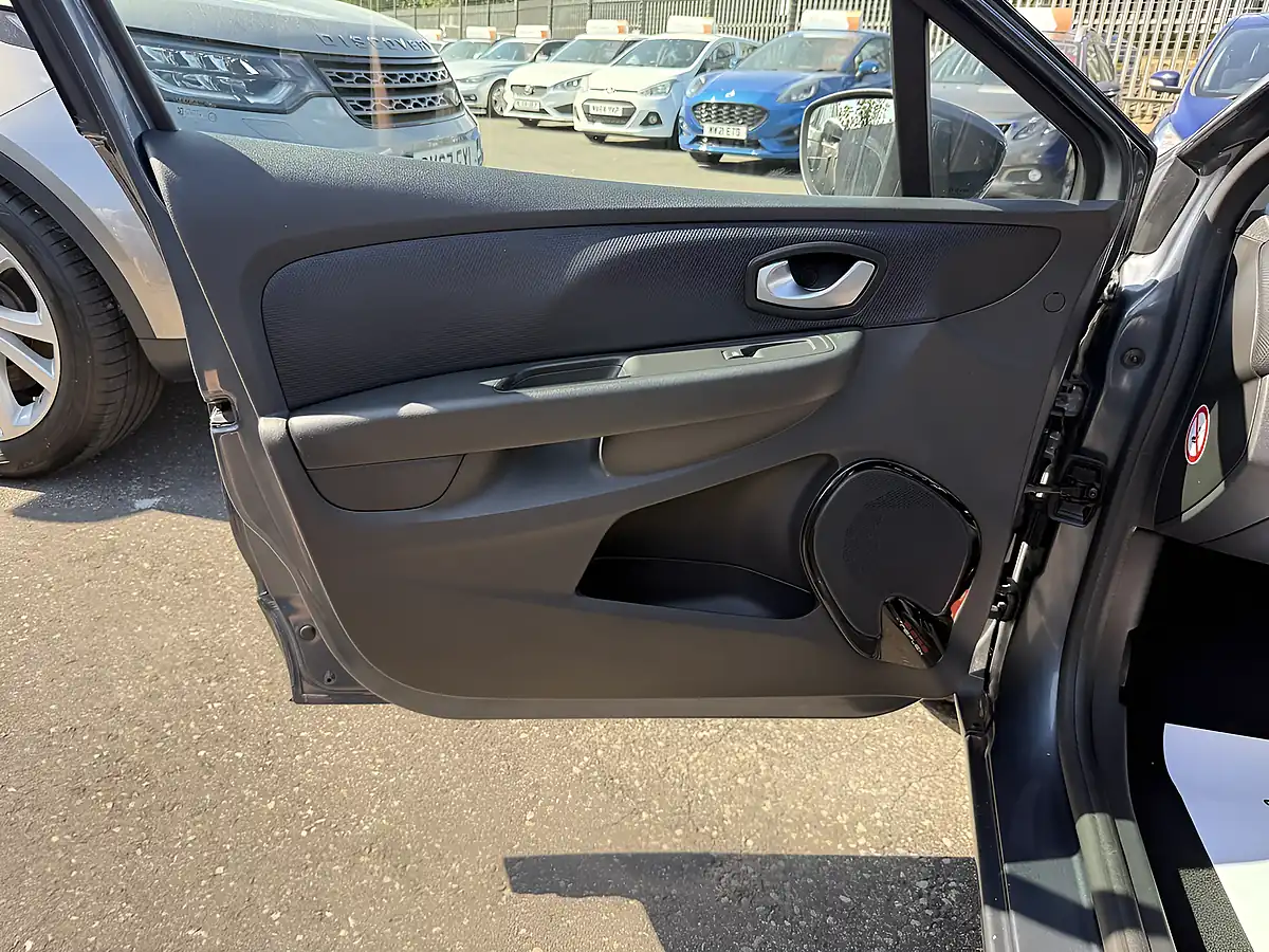 Used 2018 Renault Clio Signature Nav Titanium Grey - Interior and Exterior details 19