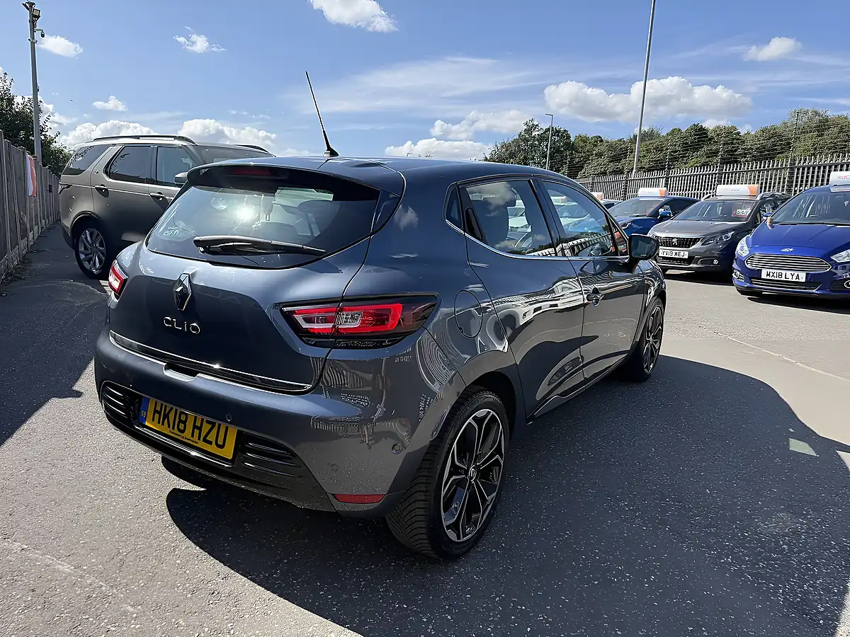 Used 2018 Renault Clio Signature Nav Titanium Grey - Interior and Exterior details 4