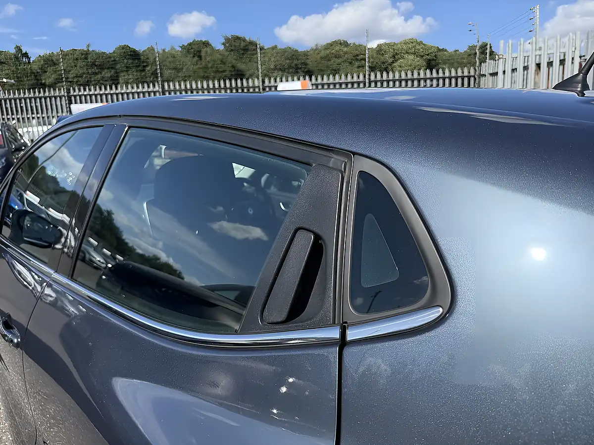 Used 2018 Renault Clio Signature Nav Titanium Grey - Interior and Exterior details 8