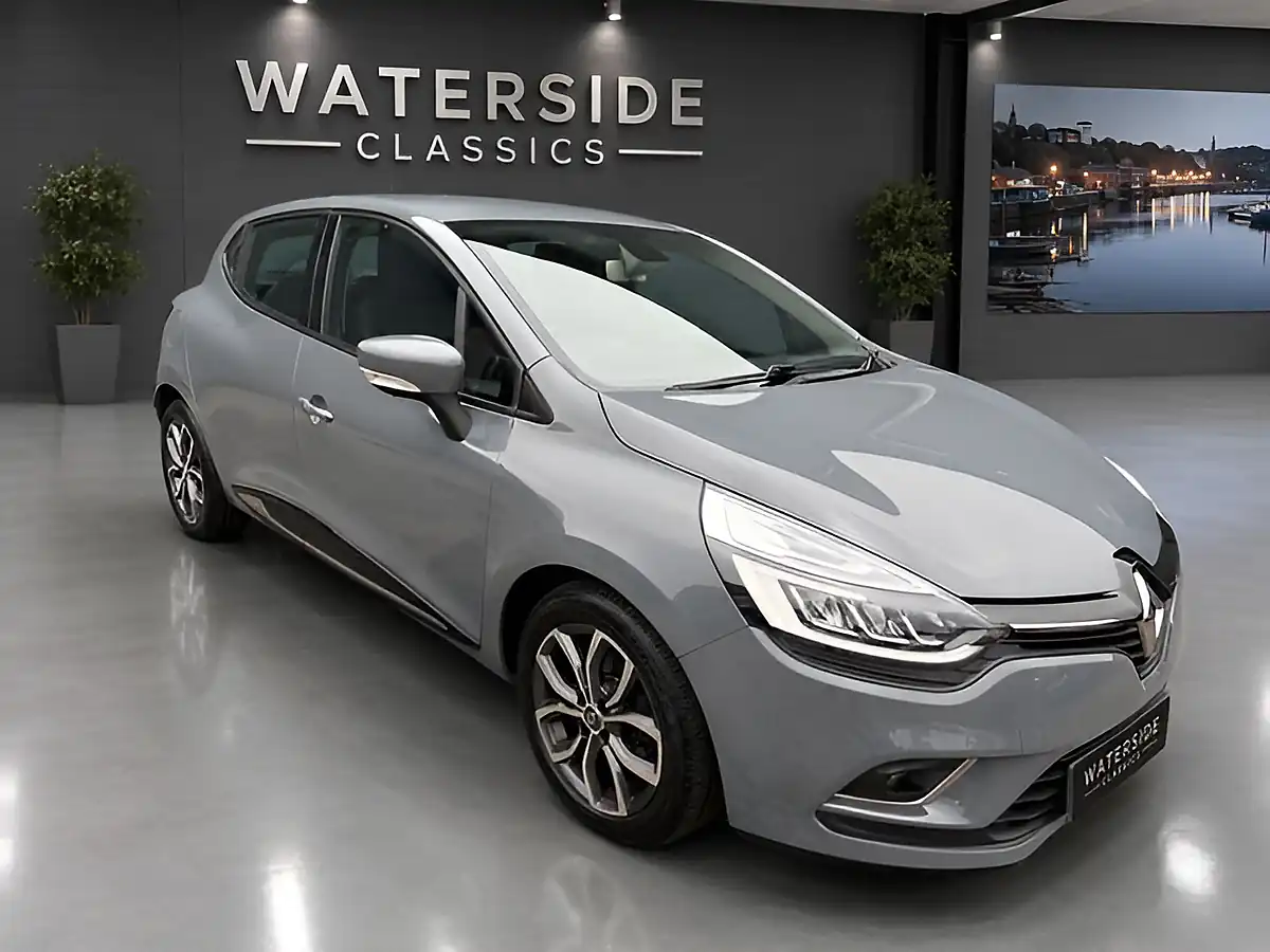 Used 2018 Renault Clio Urban Nav Special Grey - Front View