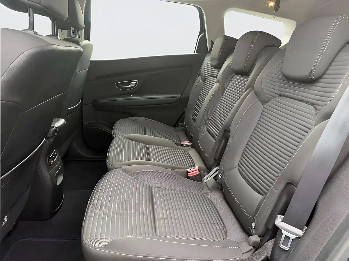 Used 2018 Renault Grand Scenic Dynamique Nav Blue - Interior and Exterior details 13