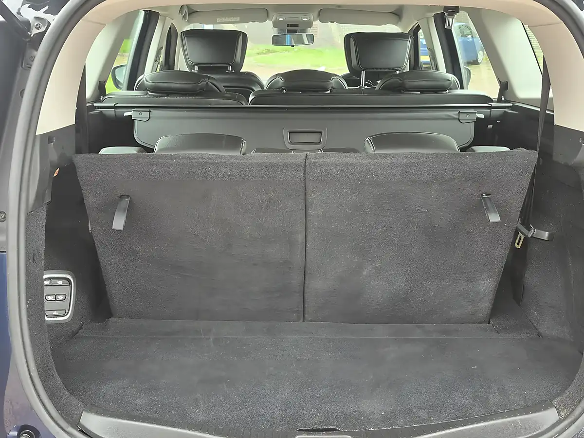 Used 2018 Renault Grand Scenic Dynamique Nav Cosmos Blue - Interior and Exterior details 10