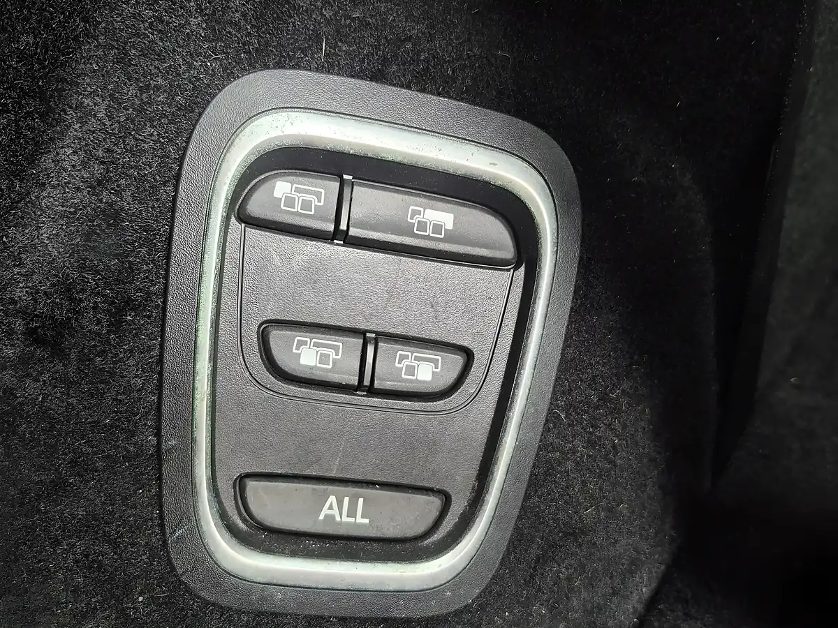 Used 2018 Renault Grand Scenic Dynamique Nav Cosmos Blue - Interior and Exterior details 11
