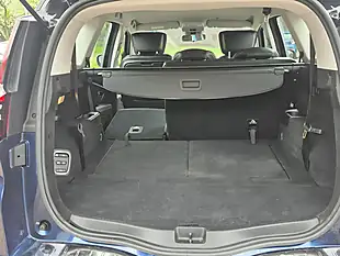 Used 2018 Renault Grand Scenic Dynamique Nav Cosmos Blue - Interior and Exterior details 12
