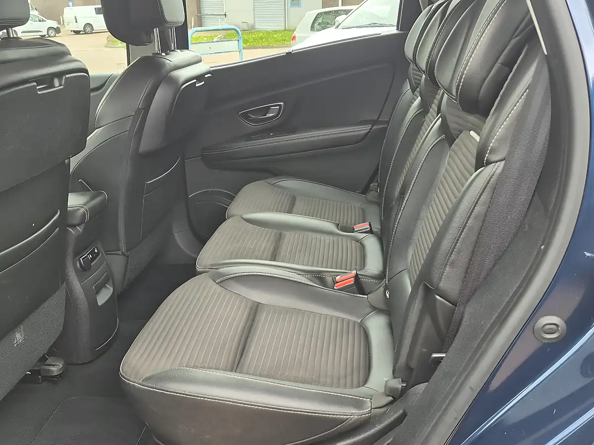 Used 2018 Renault Grand Scenic Dynamique Nav Cosmos Blue - Interior and Exterior details 13