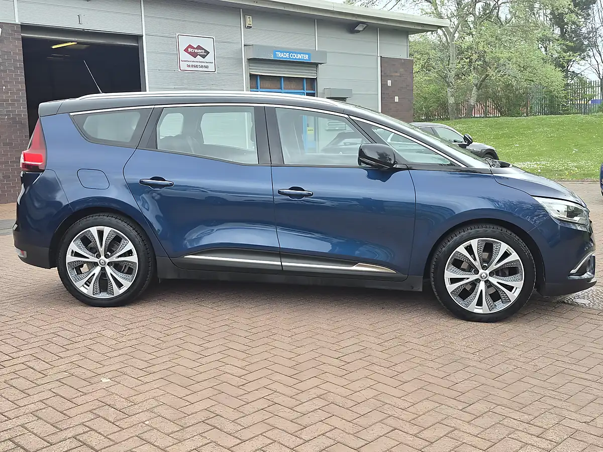 Used 2018 Renault Grand Scenic Dynamique Nav Cosmos Blue - Interior and Exterior details 3