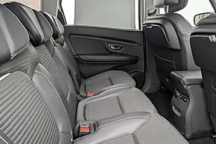 Used 2018 Renault Grand Scenic Dynamique Nav Silver - Interior and Exterior details 14