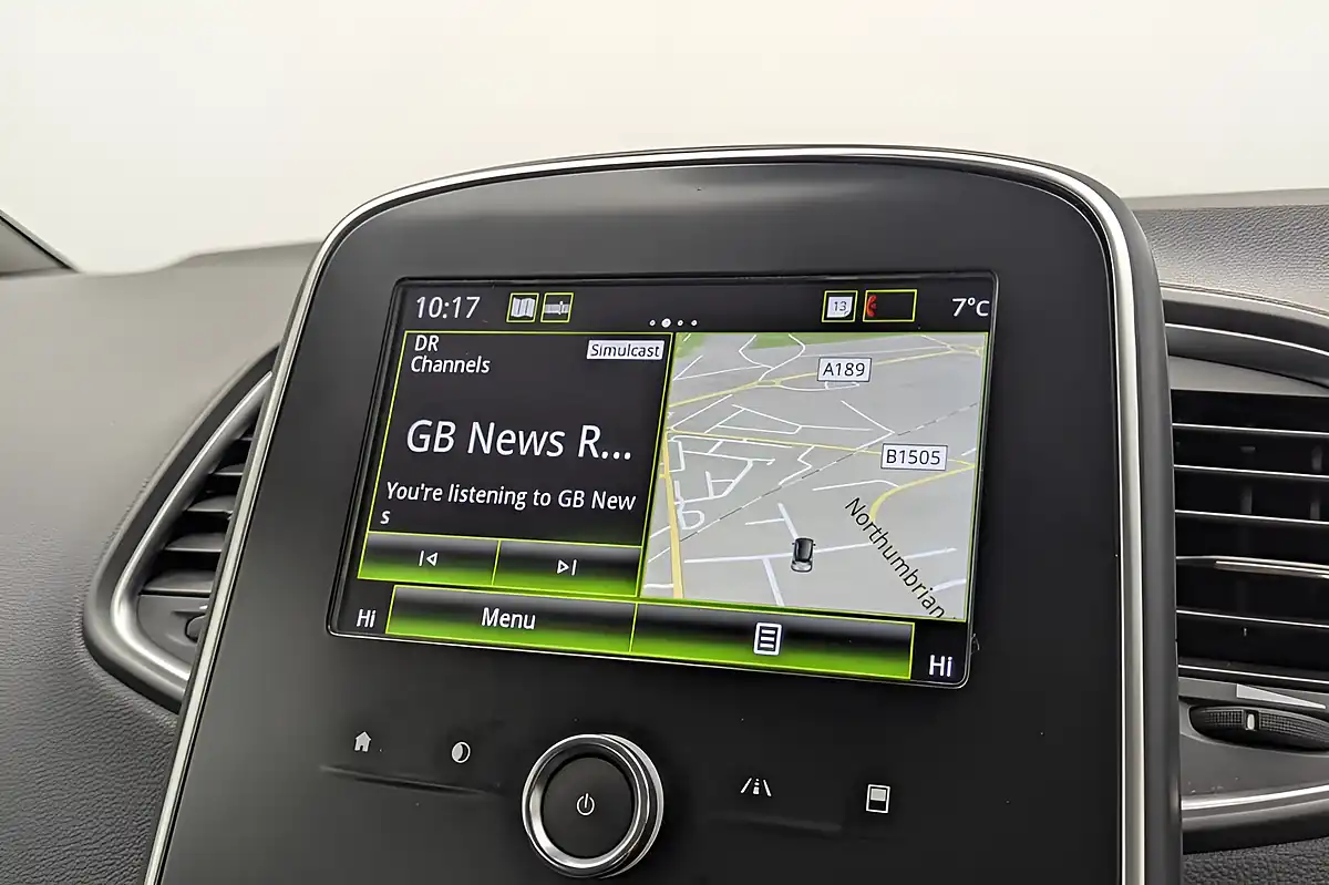 Used 2018 Renault Grand Scenic Dynamique Nav Silver - Interior and Exterior details 16