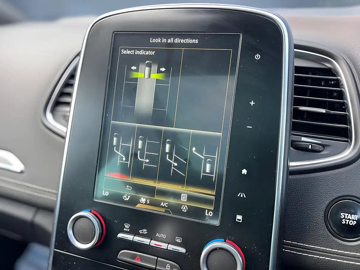 Used 2018 Renault Grand Scenic Dynamique S Nav Beige - Interior and Exterior details 4