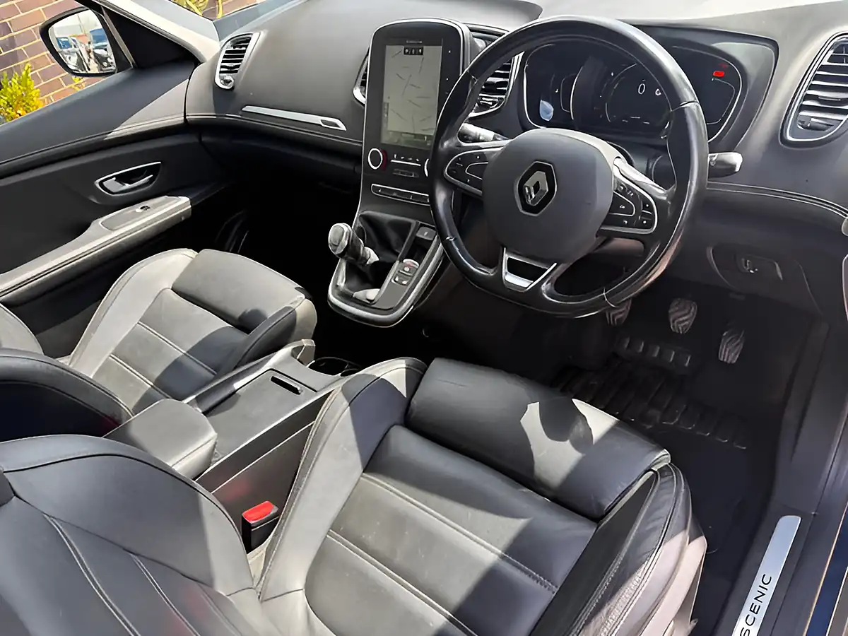 Used 2018 Renault Grand Scenic Signature Nav Blue - Interior and Exterior details 11