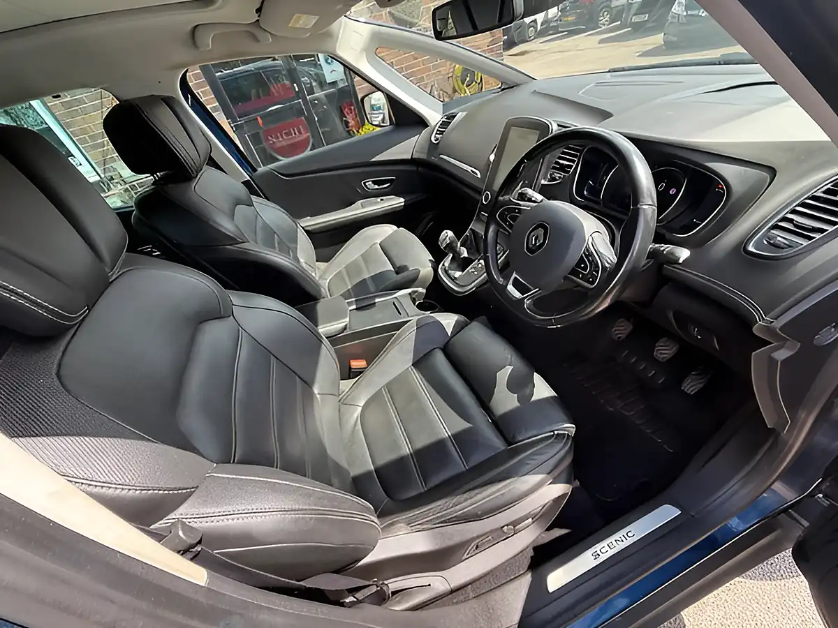 Used 2018 Renault Grand Scenic Signature Nav Blue - Interior and Exterior details 17