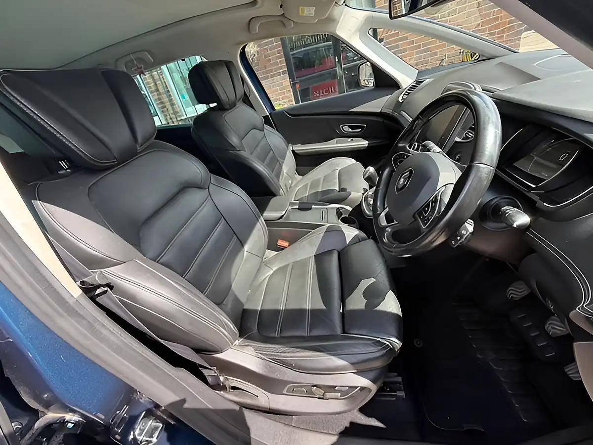 Used 2018 Renault Grand Scenic Signature Nav Blue - Interior and Exterior details 18