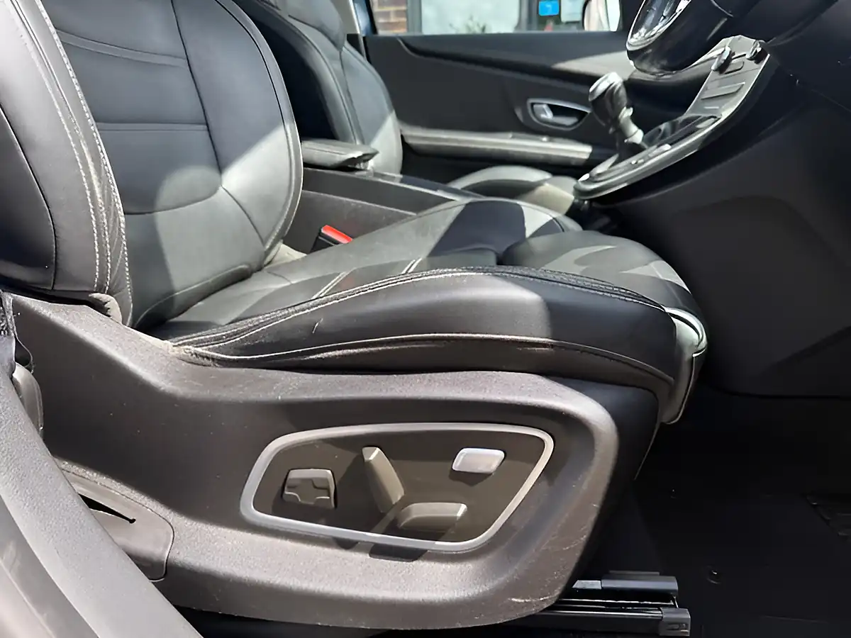 Used 2018 Renault Grand Scenic Signature Nav Blue - Interior and Exterior details 19