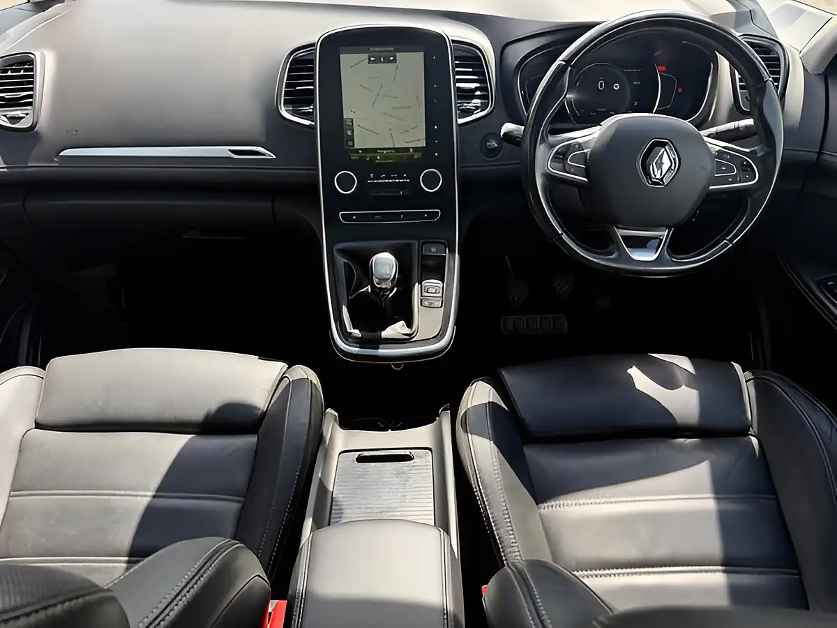 Used 2018 Renault Grand Scenic Signature Nav Blue - Interior and Exterior details 3