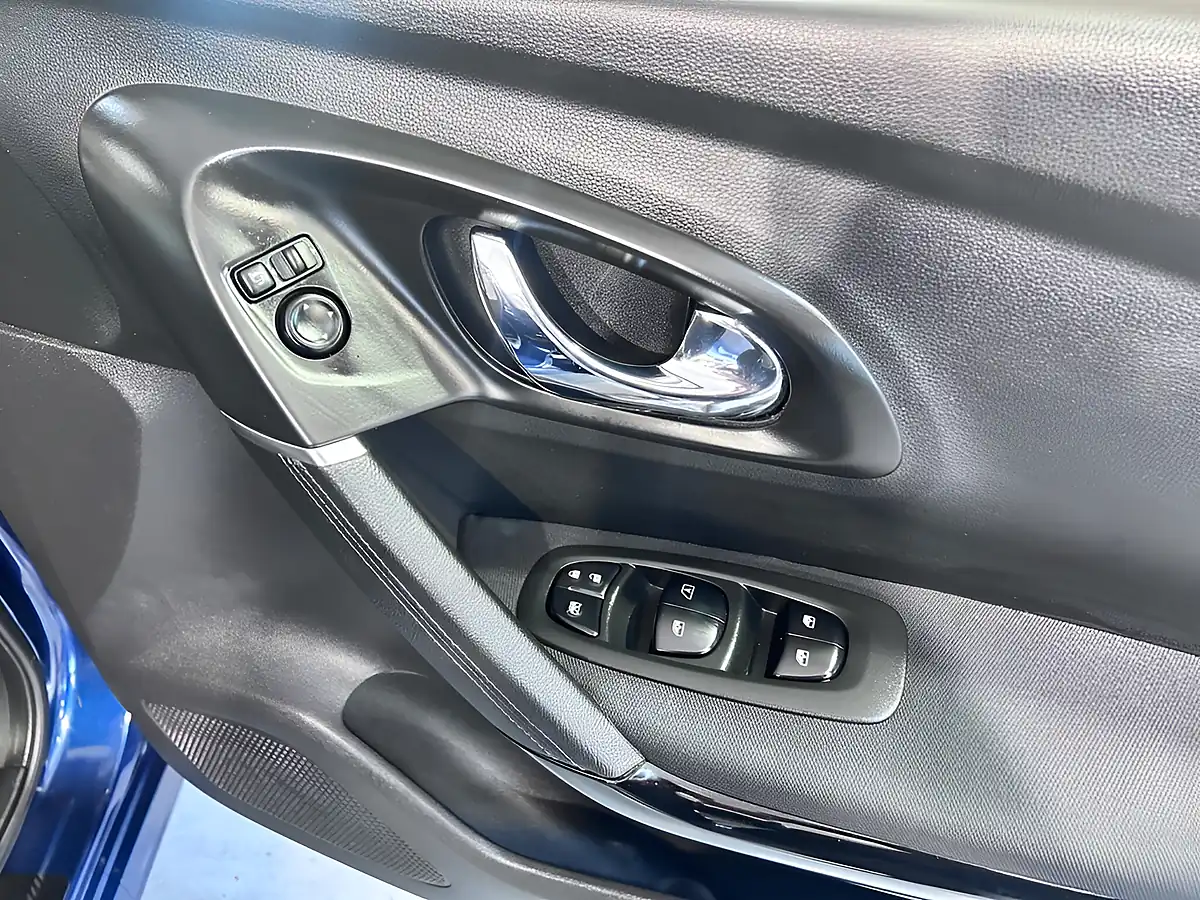 Used 2018 Renault Kadjar Dynamique Nav Blue - Interior and Exterior details 12