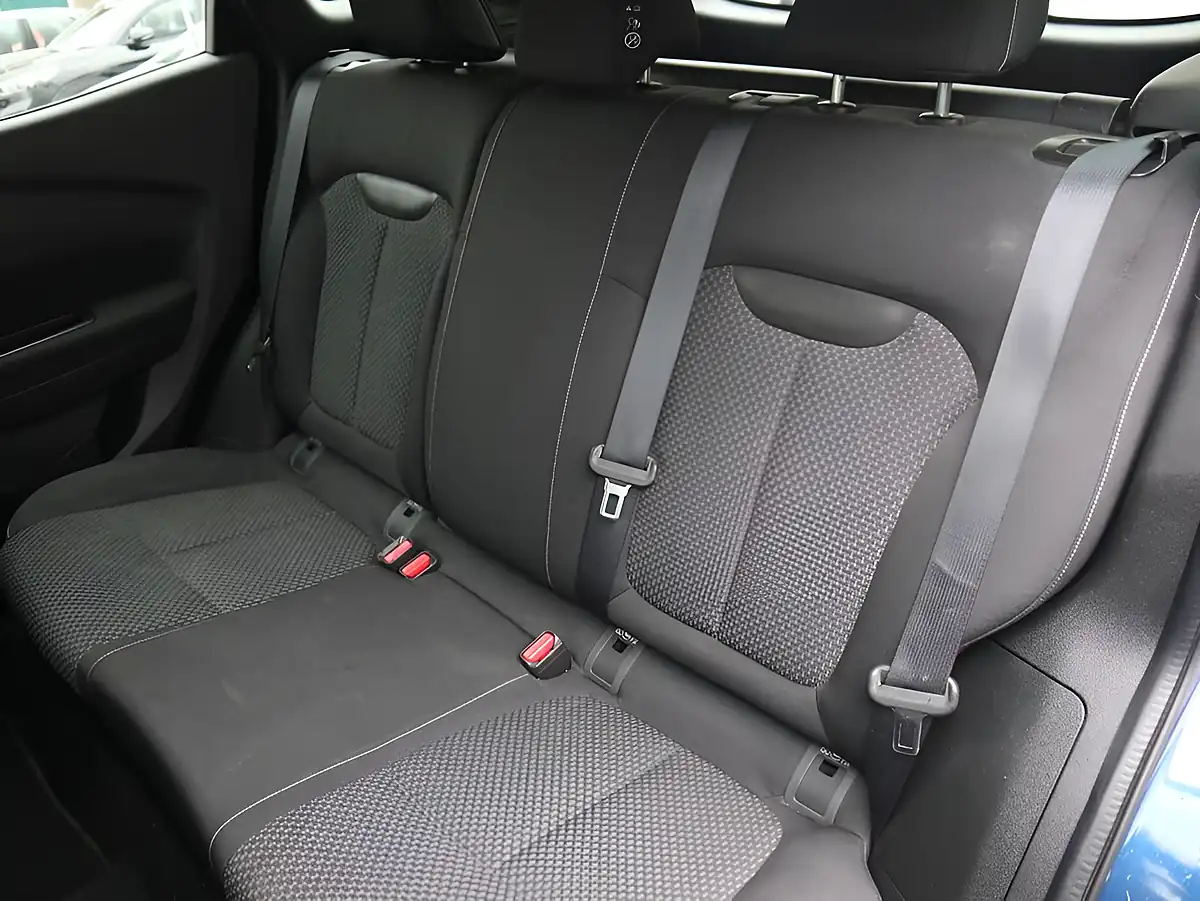 Used 2018 Renault Kadjar Dynamique Nav Blue - Interior and Exterior details 16