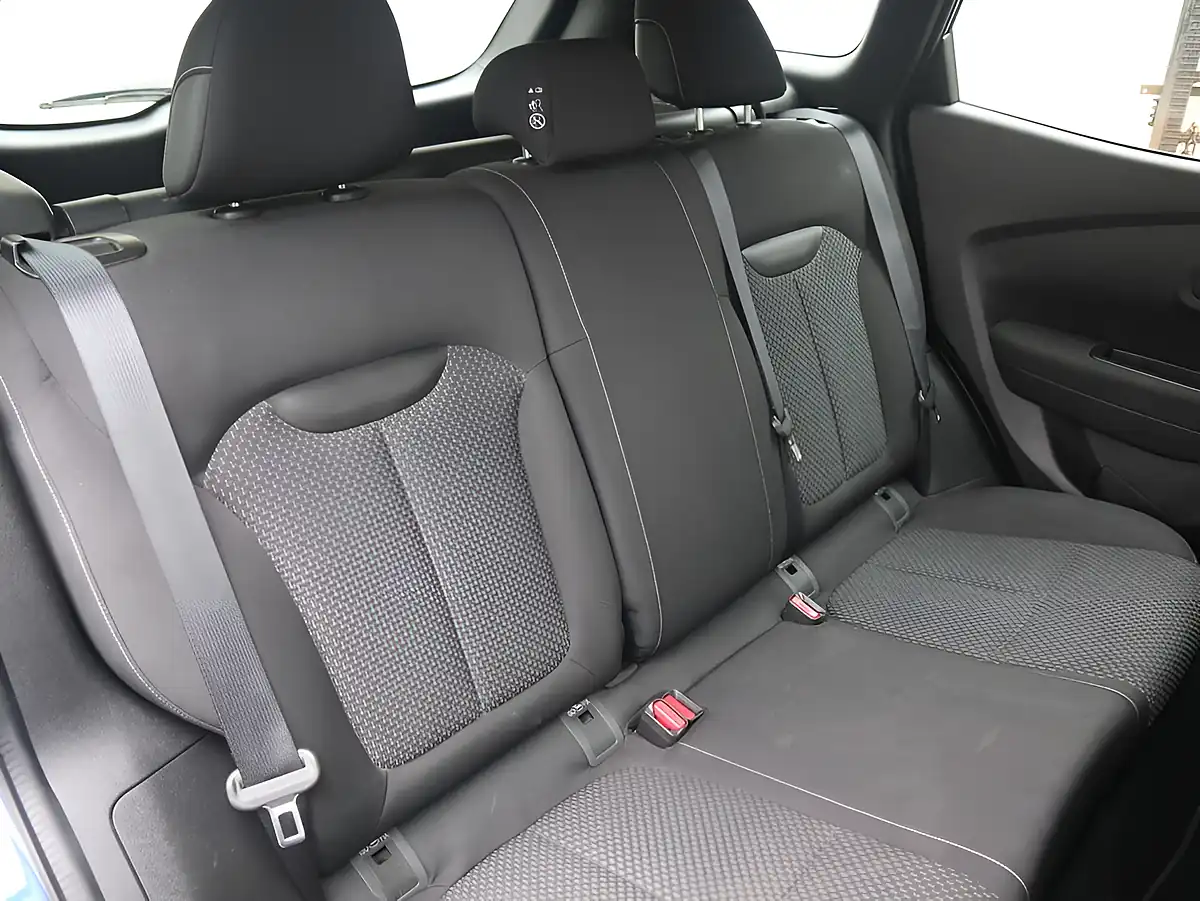 Used 2018 Renault Kadjar Dynamique Nav Blue - Interior and Exterior details 6