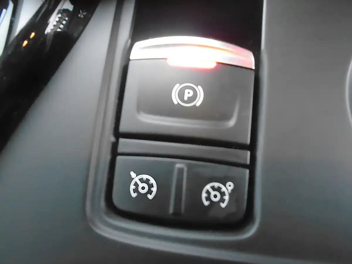 Used 2018 Renault Kadjar Dynamique Nav Glacier White - Interior and Exterior details 16