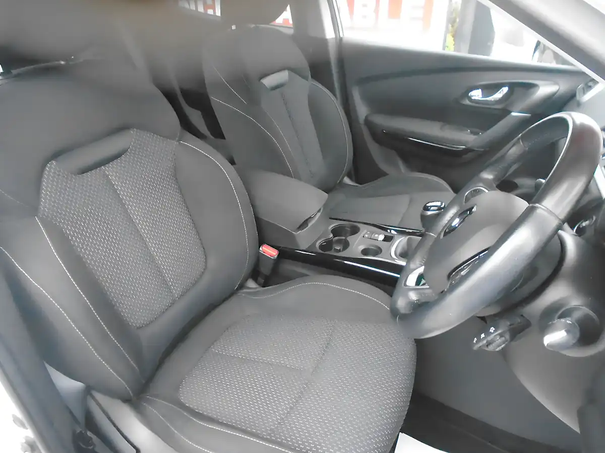 Used 2018 Renault Kadjar Dynamique Nav Glacier White - Interior and Exterior details 8
