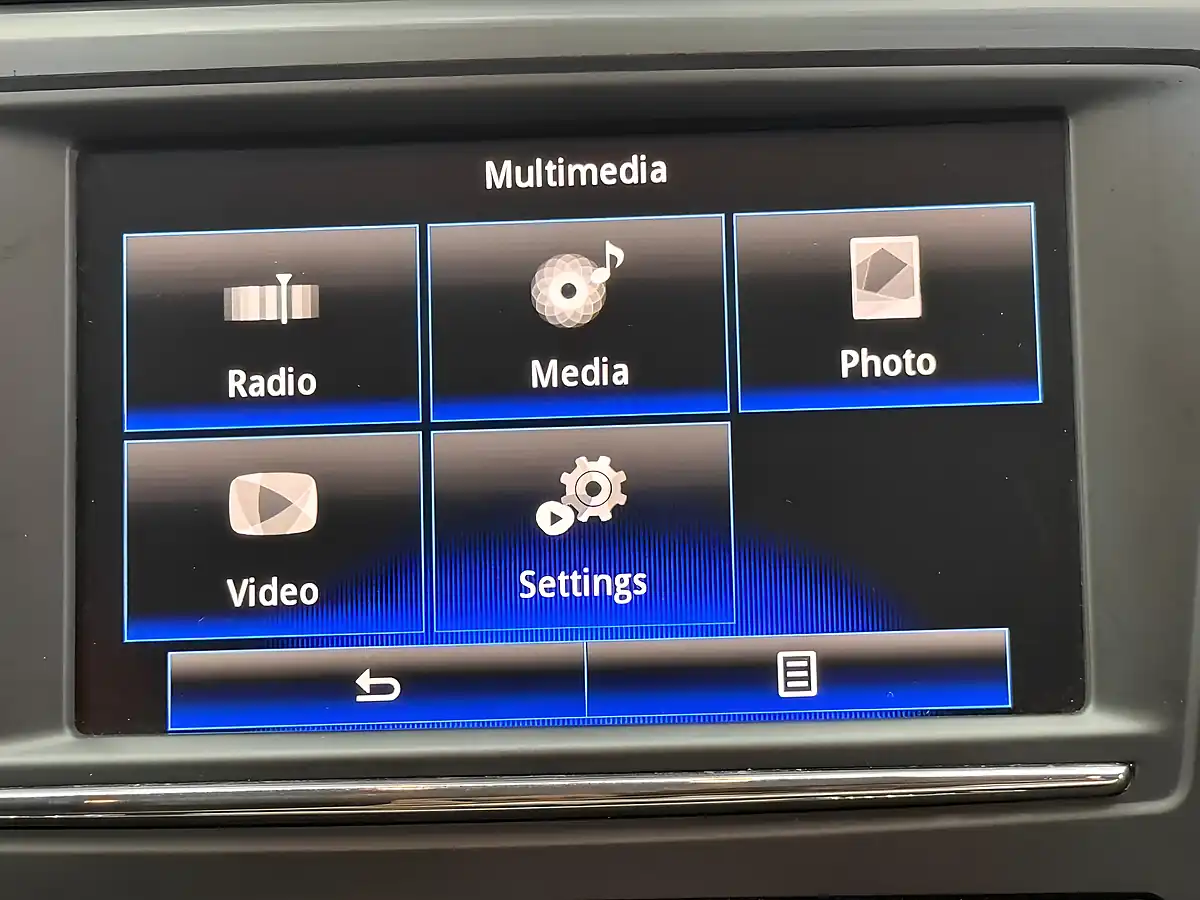 Used 2018 Renault Kadjar Dynamique Nav Grey - Interior and Exterior details 18