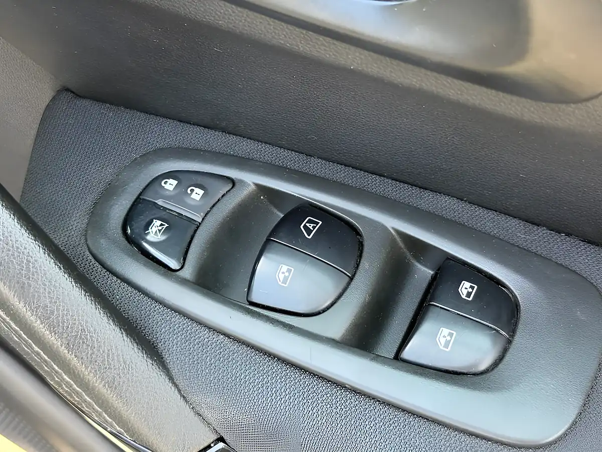 Used 2018 Renault Kadjar Dynamique Nav Grey - Interior and Exterior details 12