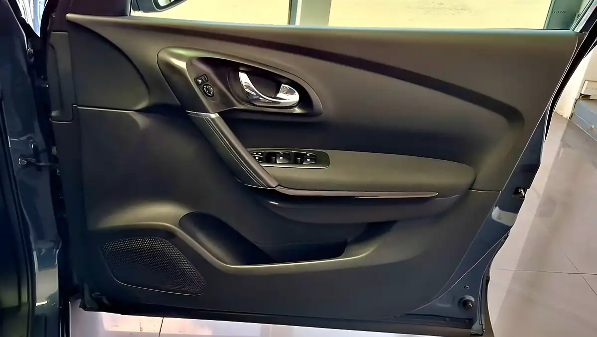 Used 2018 Renault Kadjar Dynamique Nav Grey - Interior and Exterior details 11